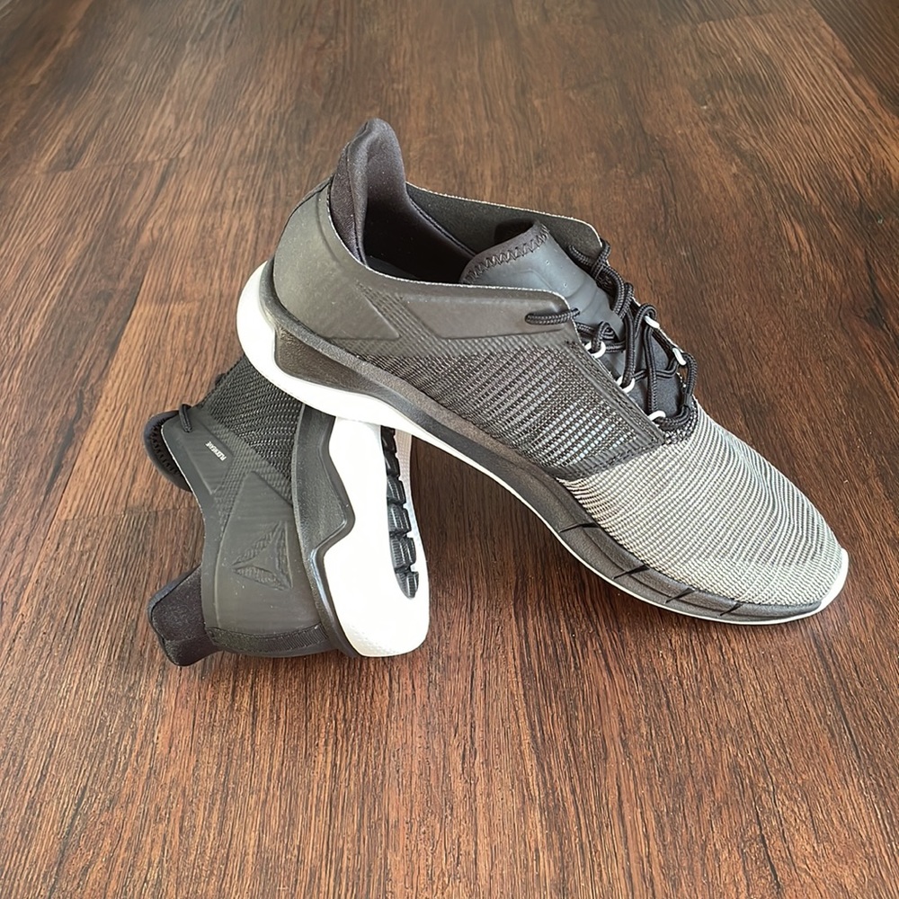 Reebok Women's Black and White Fast Flexweave Running Shoe